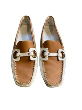 Tod’s Women's Leather Driver Loafers Size 39 US 9 White Camel Beige *flaw* S3
